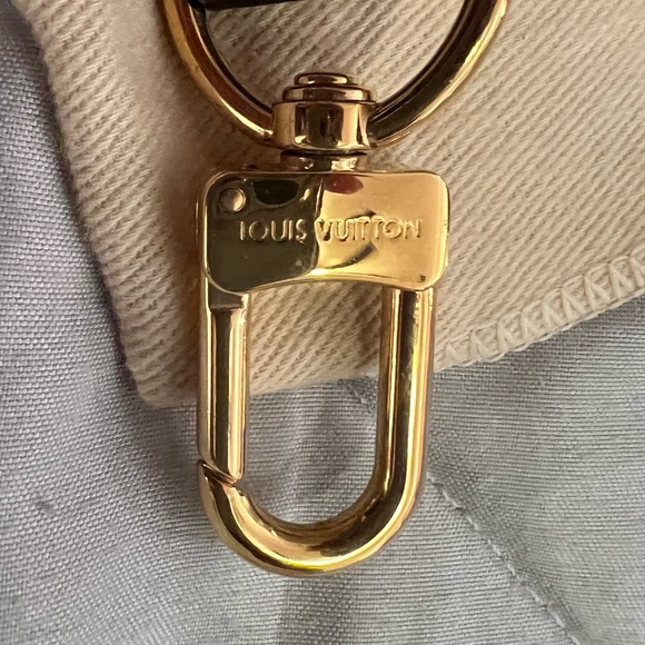 Brand new Louis Vuitton monogram and patent leather adjustable strap - Picture 3 of 4